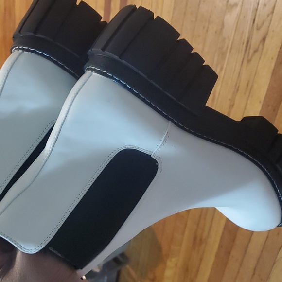 Steve Madden /Madden Girl White & Black lug platform boots, size 10 - Picture 4 of 6